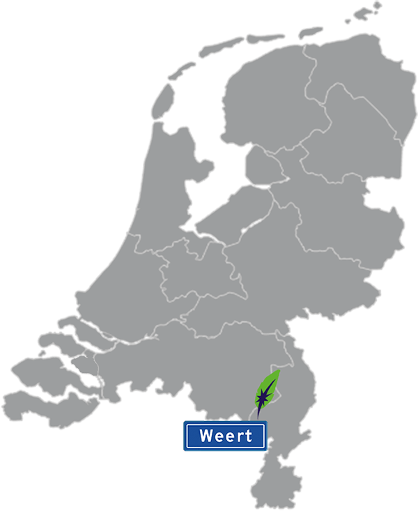 Grijze kaart van Nederland met Weert aangegeven voor maatwerk taalcursus Duits zakelijk - blauw plaatsnaambord met witte letters en Dagnall veer - transparante achtergrond - 600 * 733 pixels